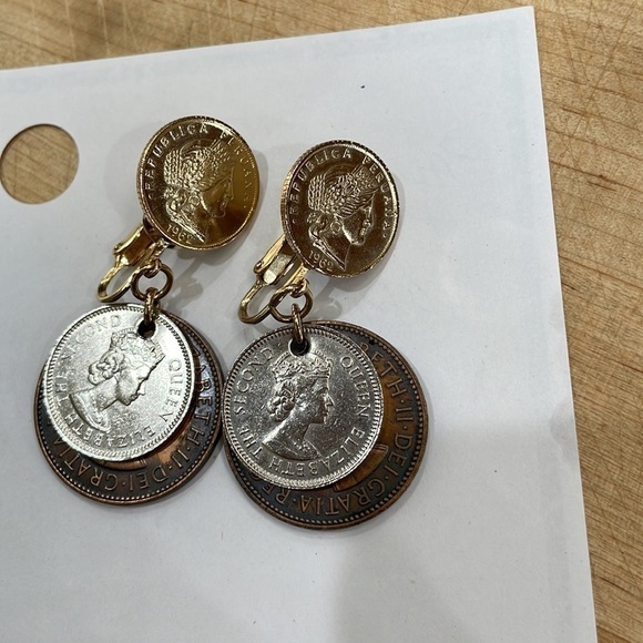 Queen Elizabeth II Coin Clip On Earrings—Gorgeous!! Peruvian Coin on Top—EUC - Picture 8 of 8